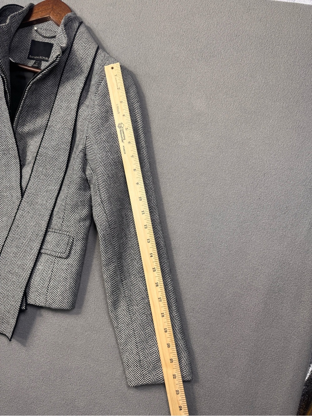 Banana Republic Neck Tie Herringbone Wool Blend Jacket, Gray, Size 2 - Picture 12 of 16